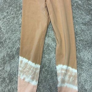 Women’s Tan and White Tie-Dye Leggings